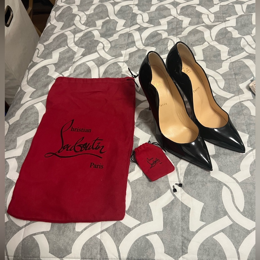 Christian Louboutin Hot Chick Scallop Pointed Toe Pump